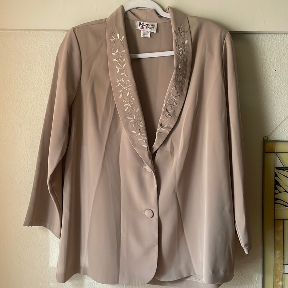 Vintage Maggie Sweet tan polyester embroidered button blazer with shoulder pads